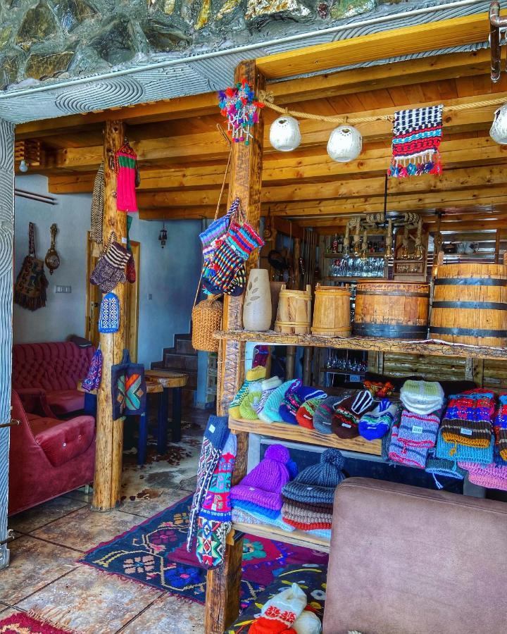 Konak Umoljani Buitenkant foto