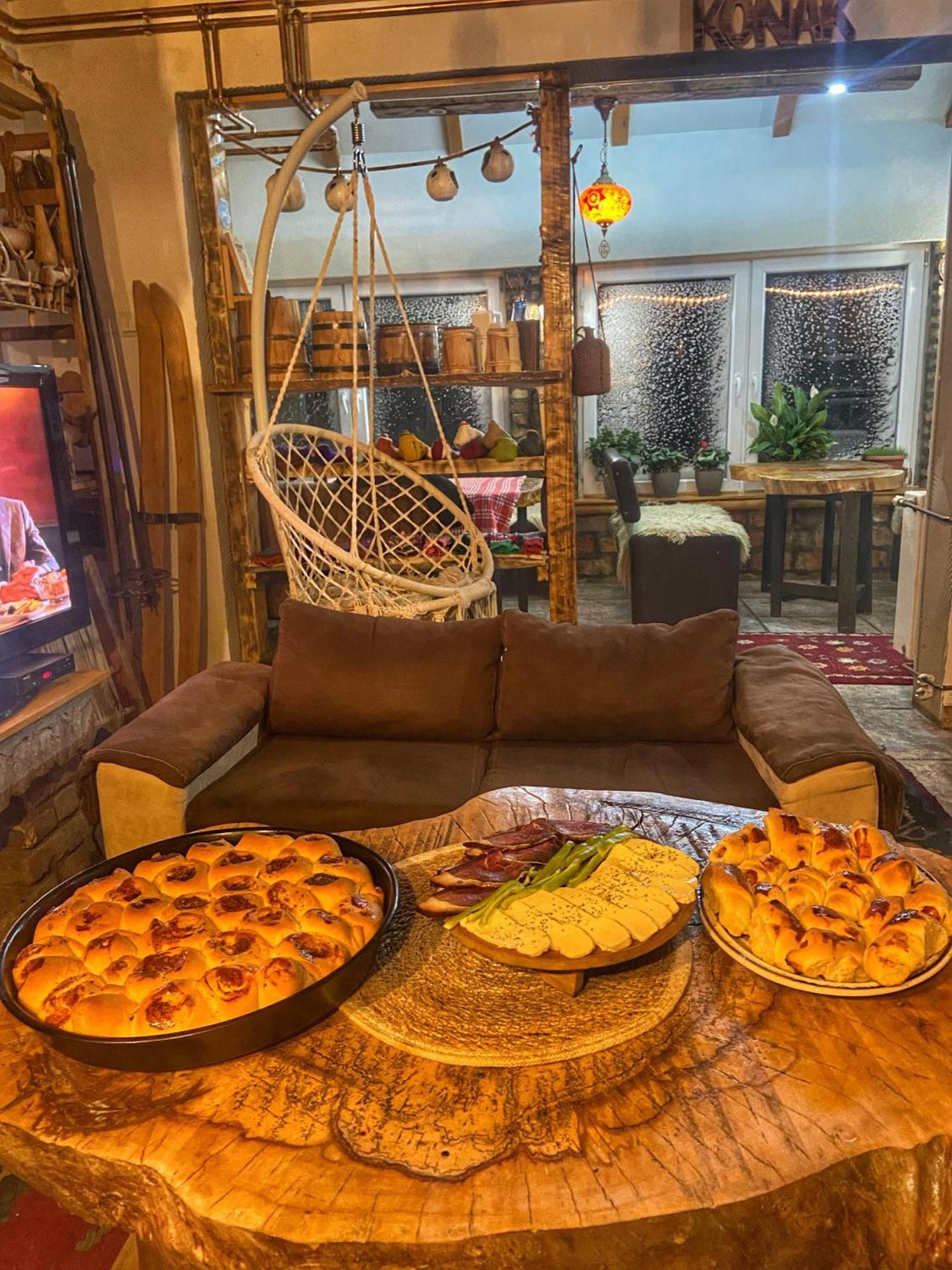 Konak Umoljani Buitenkant foto