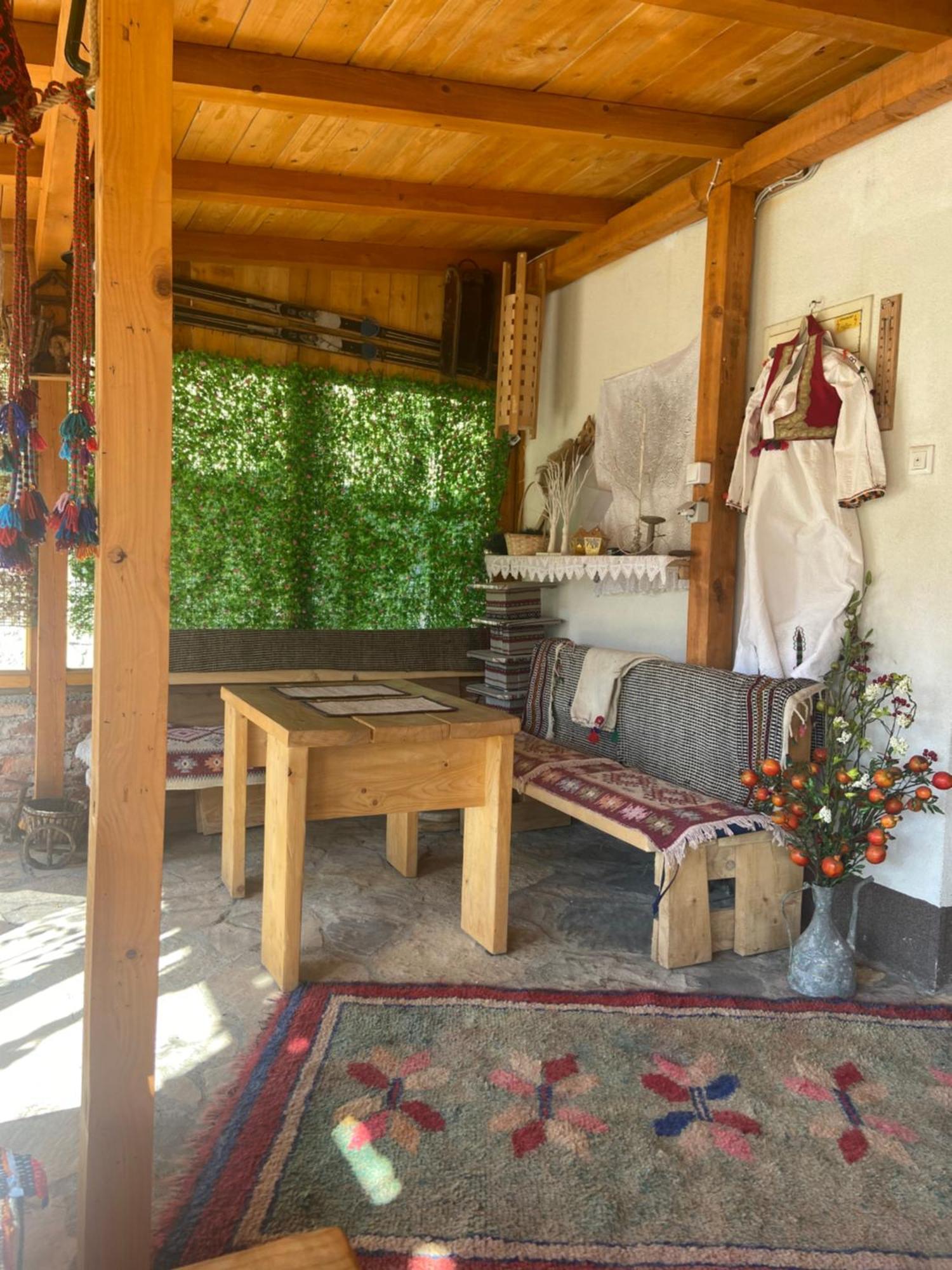 Konak Umoljani Buitenkant foto