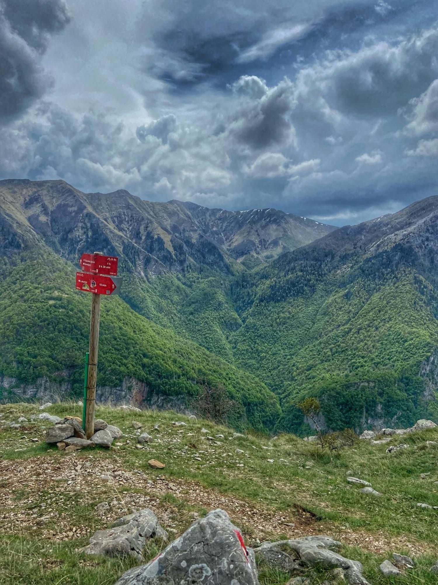 Konak Umoljani Buitenkant foto