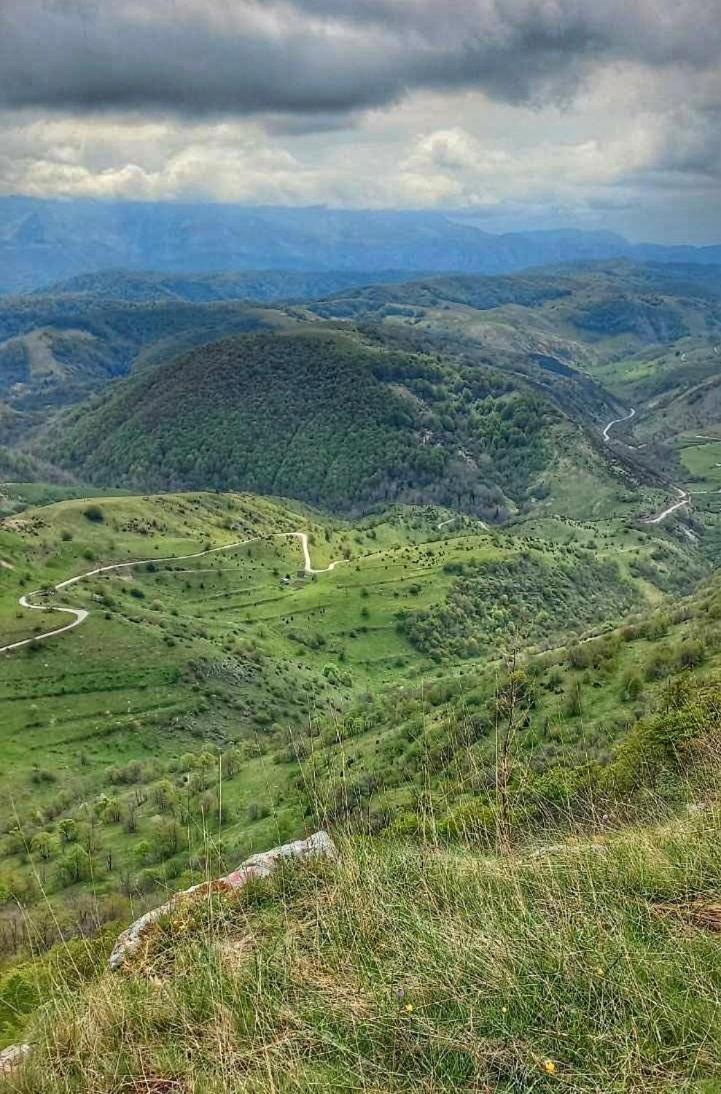 Konak Umoljani Buitenkant foto