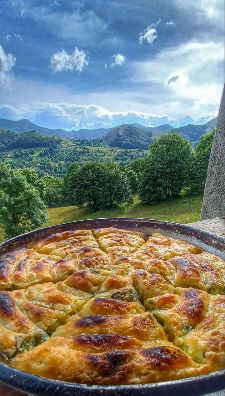 Konak Umoljani Buitenkant foto