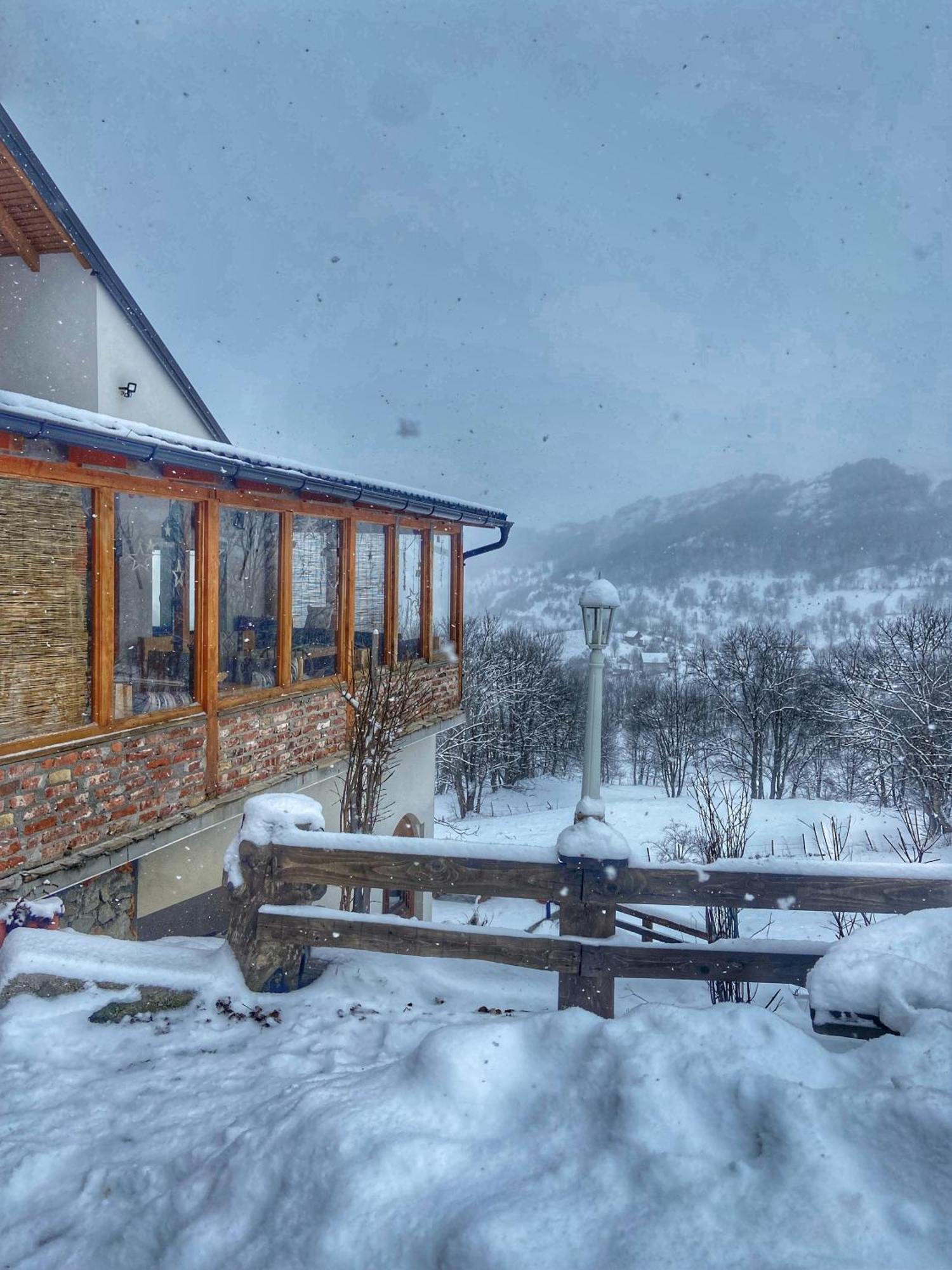 Konak Umoljani Buitenkant foto