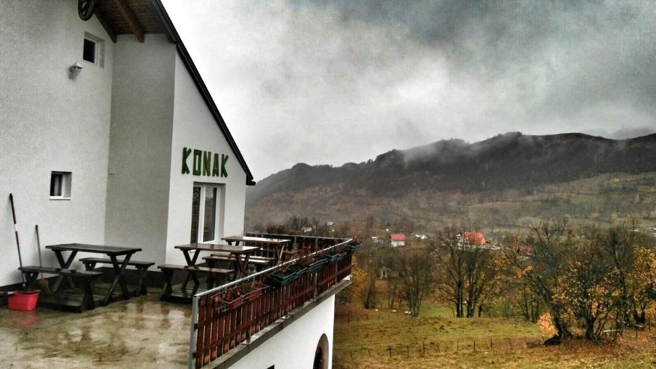 Konak Umoljani Buitenkant foto