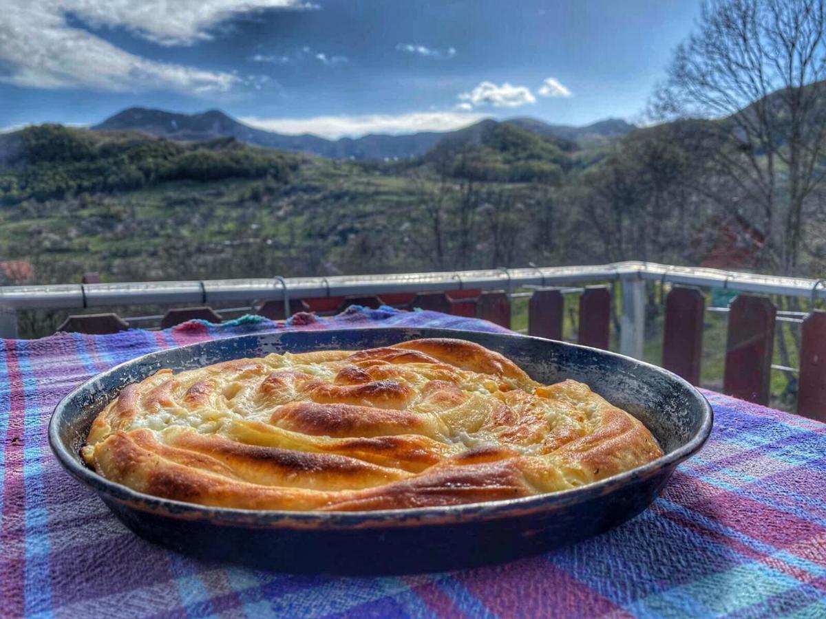 Konak Umoljani Buitenkant foto